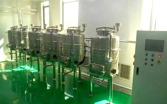 草莓果酒生產(chǎn)設(shè)備 草莓果酒生產(chǎn)設(shè)備